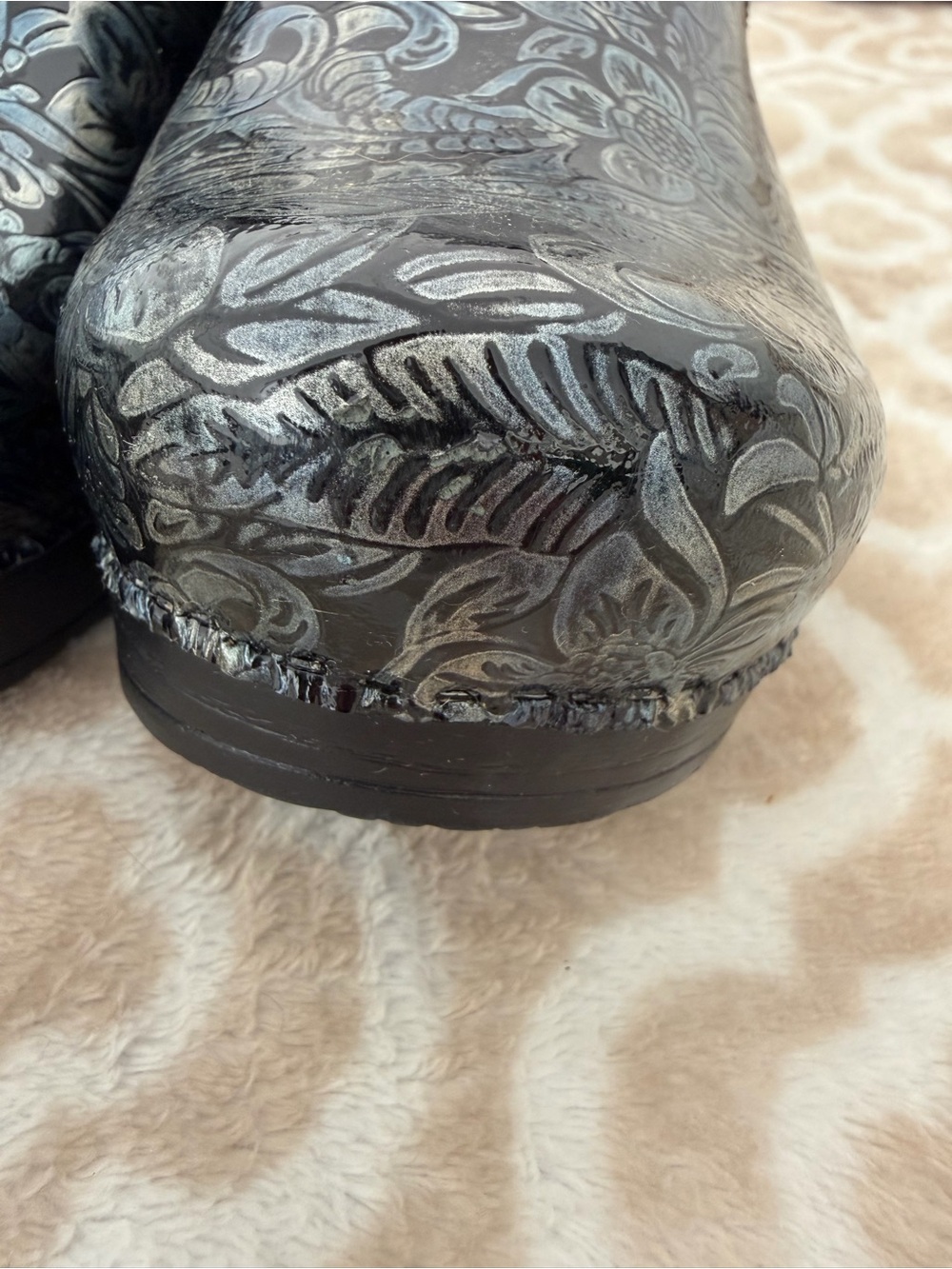 Dansko Women's Metallic Black Floral Clogs 38 - Picture 5 of 7